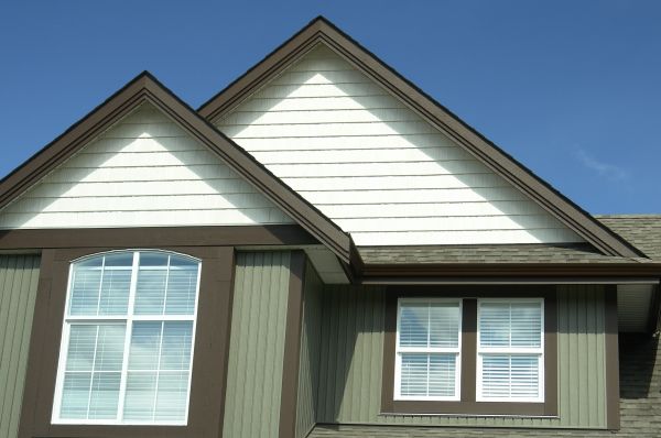 Cost of Vertical Vinyl Siding Repair in Franklin